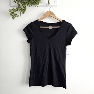 Q&A Question the Answers 100% Cotton Black V-Neck Fitted Tee NWT Junior Size L